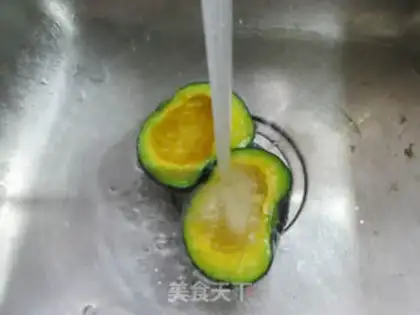 Make Clear the betel pumpkin step 1