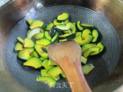 Make Clear the betel pumpkin step 3