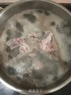 Make Carrot pig hoof step 1