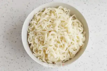 Make Toon sauce noodles step 1