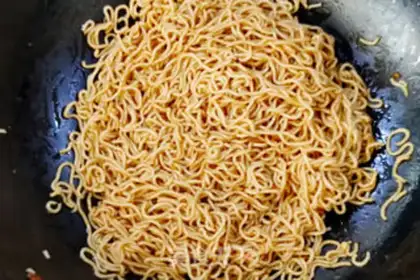 Make Toon sauce noodles step 4