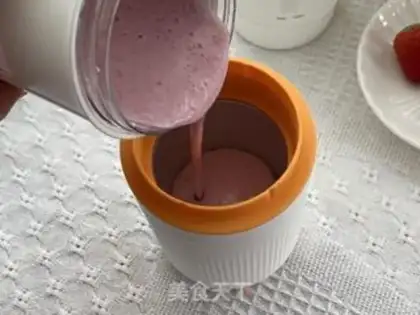 Make Strawberry shakes step 4