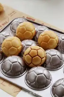 Make Kids like football cakes step 14