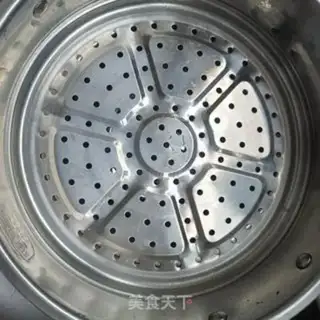 Make Steamed horse teeth step 1