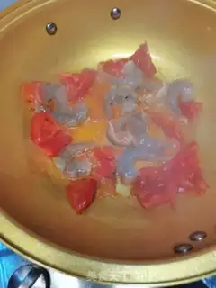 Make Tomato shrimp soup step 1