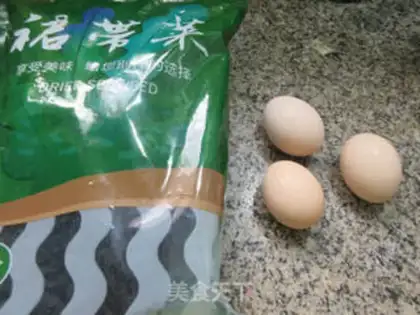Make Fried eggs from the dress and vegetables step 0