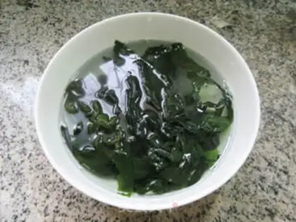 Make Fried eggs from the dress and vegetables step 1