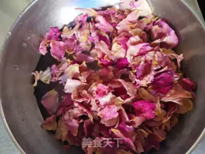 Make Rose cream step 0