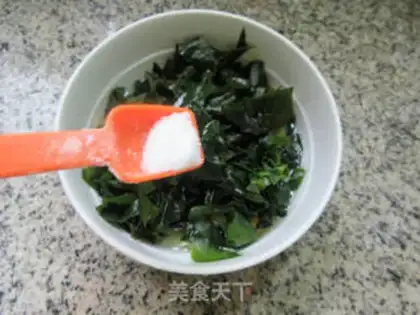 Make Fried eggs from the dress and vegetables step 5