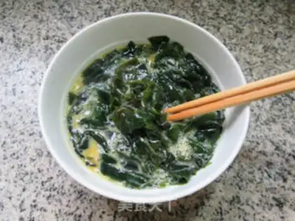 Make Fried eggs from the dress and vegetables step 7