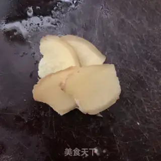 Make Wintermelon rollers, white soup step 1