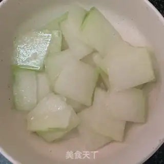 Make Wintermelon rollers, white soup step 4