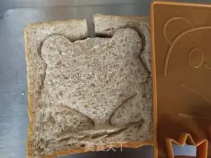 Make The bear roasts the durian step 0