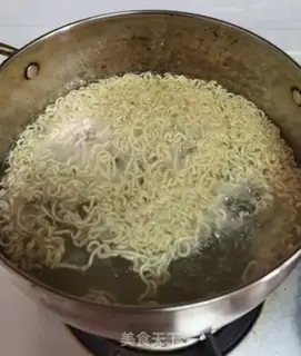 Make Egg pasta breakfast step 4