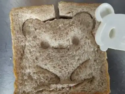 Make The bear roasts the durian step 1