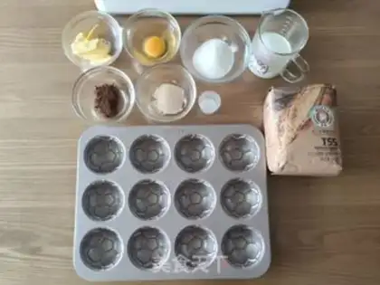 Make Mini football burger step 0