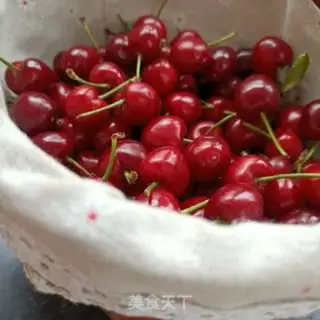 Make A cherry milk shake step 1