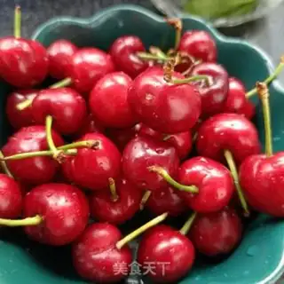 Make A cherry milk shake step 2
