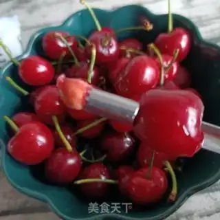 Make A cherry milk shake step 3