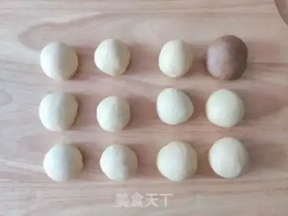 Make Mini football burger step 10