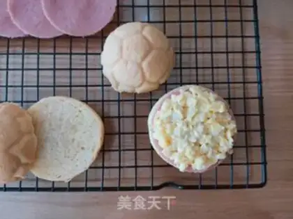 Make Mini football burger step 16