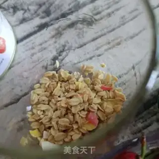 Make Oatmeal yogurt cup step 1