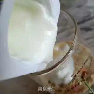 Make Oatmeal yogurt cup step 2