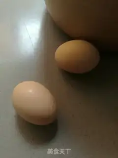 Make Eggs on the onions step 1