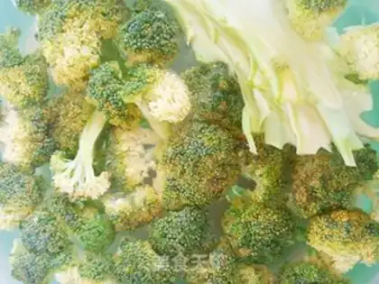 Make Garlic broccoli step 3