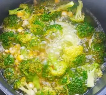 Make Garlic broccoli step 7