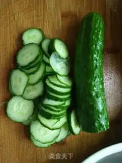 Make cucumber fried eggs step 1