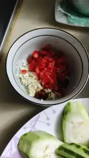 Make Garlic fan silk melon step 1