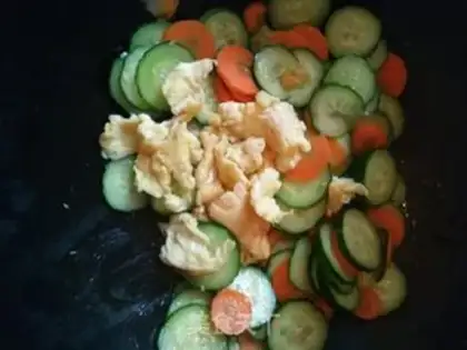 Make cucumber fried eggs step 10