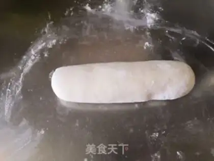 Make Black sesame sugar triangle step 2