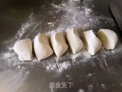 Make Black sesame sugar triangle step 3