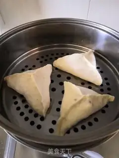 Make Black sesame sugar triangle step 6