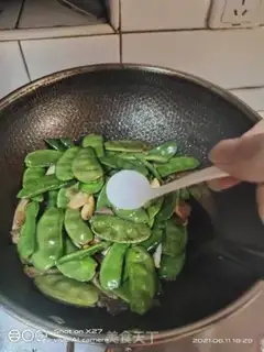 Make The lentils are fried with meat step 4