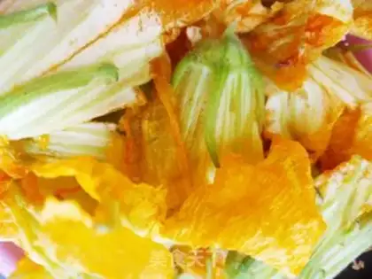 Make Clear the pumpkin flowers step 1