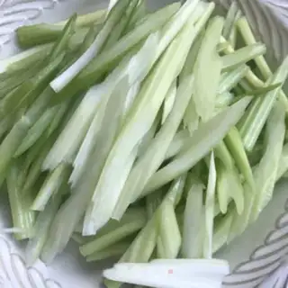 Make Celery makes sweet lily step 1