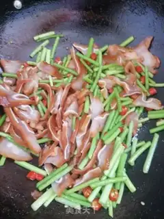 Make Garlic fried pigs step 2