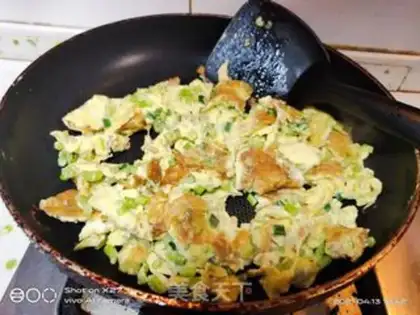 Make Garlic eggs step 4