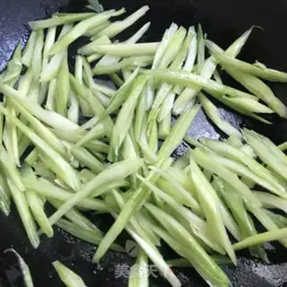 Make Celery makes sweet lily step 5