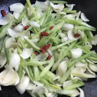 Make Celery makes sweet lily step 7