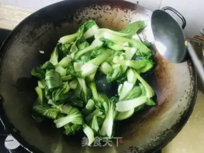 Make Garlic on the sea green step 2