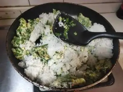 Make Scorch egg fried rice step 3