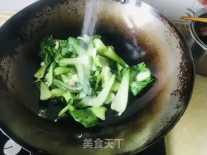 Make Garlic on the sea green step 3