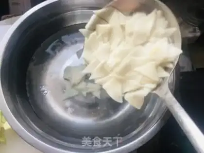 Make Eggs and tomatoes step 1