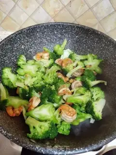 Make Shrimp fried broccoli step 10