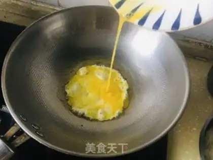 Make Eggs and tomatoes step 2