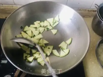 Make Eggs and tomatoes step 4